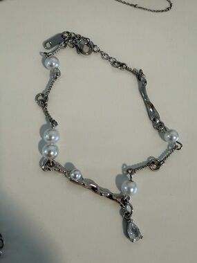 Silver Pearl Accent bracelet with Teardrop Crystal